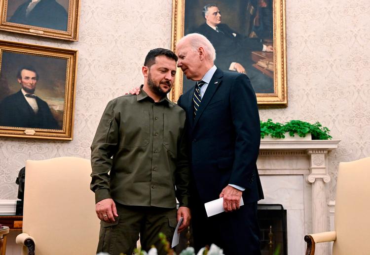 Volodymyr Zelenskyj sammen med USA's præsident, Joe Biden,  i Det Hvide Hus i september sidste år.  Foto: Jim Watson/Ritzau Scanpix