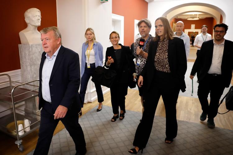 Partiformand Lars Løkke Rasmussen ses her på vej til gruppemøde kort efter, at den interne uro brød ud. Inden gruppemødet gav den nye digitaliseringsminister, Caroline Stage, der er tidligere politisk chef i partiet, en undskyldning til medarbejderne.. Foto: Jens Dresling