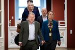 Gruppemøde hos Moderaterne på Christiansborg. Udenrigsminister Lars Løkke Rasmussen (M), pressechef Ulla Østergaard og kulturminister Jakob Engel-Schmidt (M) (i baggrunden). Foto: Jens Dresling (arkiv)