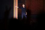 Ellen DeGeneres takker af efter at være blevet cancelled. Hun fortæller, at hun har prøvet det før. Fordi hun sprang ud som homoseksuel. Og forudser en tredje, fordi hun er gammel. Så er treenigheden komplet: lesbisk, ond og gammel.  Foto: Wilson Webb/Netflix/Netflix