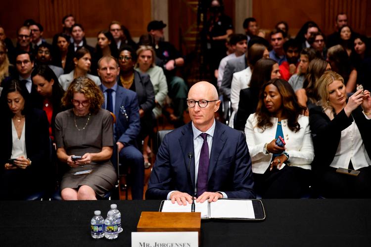 Novos topchef, Lars Fruergaard Jørgensen, blev bombarderet med kritiske spørgsmål fra amerikanske senatorer under en høring om den danske medicinalgigants prissætning af Ozempic og Wegovy. Foto: Chip Somodevilla/Ritzau Scanpix