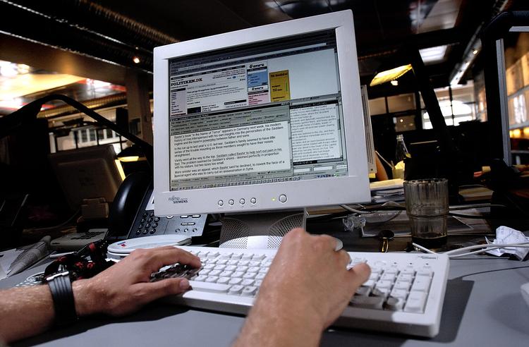 Sådan kunne det se ud, når der i 2004 blev lavet artikler til Politiken.dk - for eksempel når der hurtigt skulle laves en dansk version af et engelsk nyhedstelegram. Foto: Pelle Rink