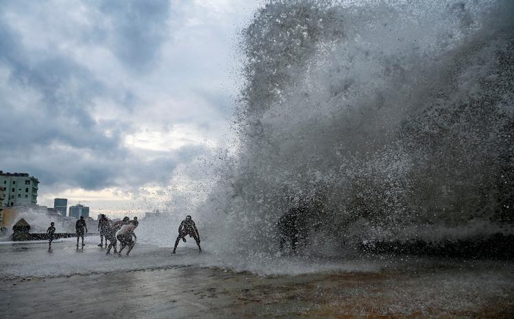 Allerede i går ramte orkanen Helene kysten ved Havana på Cuba  Foto: Yamil Lage/Ritzau Scanpix