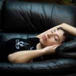 Melodi Ghazal lytter til BBC-podcast hver dag, spiser gerne indonesisk og elsker at komme ud af sin københavnerboble.  Foto: Julius Ernst