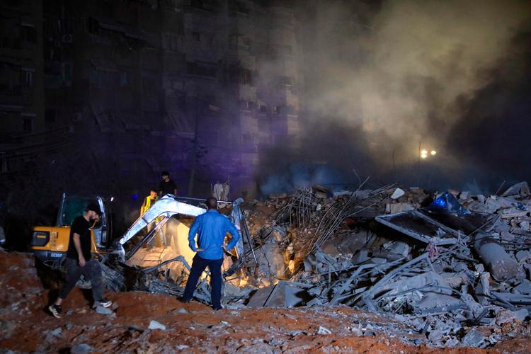 Mindst fire bygninger blev ramt, da Israel udførte et angreb på Hizbollahs hovedkvarter i Beirut. Mindst to blev dræbt, men målet for angrebet, Hizbollahs øverste leder, Hassan Nazrallah, menes at have overlevet ifølge en anonyme kilde, men Hizbollah har endnu ikke meldt noget ud om hans tilstand. Foto: -/Ritzau Scanpix