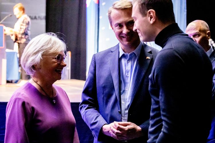 Franske Jordan Bardella fra Rassemblement National (til højre), var gæstetaler på DF's årsmøde. Her sammen med 
formand Morten Messerschmidt og Pia Kjærsgaard. Foto: Ingrid Riis/Ritzau Scanpix