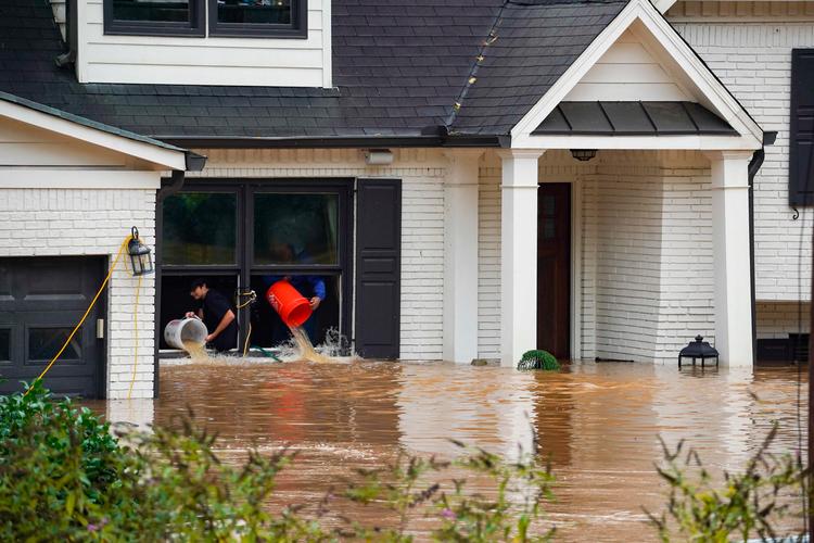 Beboere i Atlanta tømmer deres huse for vand efter orkanen Helene. Foto: Megan Varner/Ritzau Scanpix