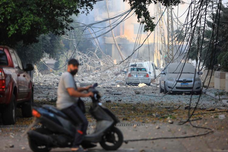 I fredagens angreb blev der anvendt 'bunker buster'-bomber på 2.300 kilo Ifølge The Jerusalem Post, hvilket resulterede i eksplosioner, der jævnede et område større end en boligblok med jorden. Foto: -/Ritzau Scanpix