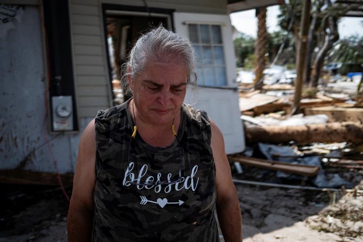 »Der er bare så mange minder her. Det er hjerteknusende«, siger amerikanke Charlene Huggins fra Florida. Hendes hus ligger i ruiner, efter at orkanen Helene har raseret det sydøstlige USA. Foto: Marco Bello/Ritzau Scanpix