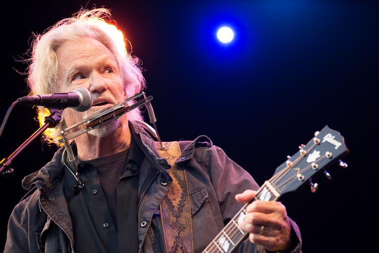    Sidste koncert i Danmark med Kris Kristofferson fandt sted på  Heartland Festival ved Egeskov Slot. For 6 år siden, hvor den 82-årige legende imponerede. Foto: Thomas Borberg