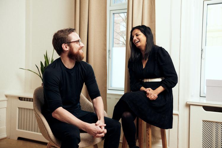 Ægteparret Sune Theodorsen og Ritu Jain er stiftere af boligudlejningsvirksomheden LifeX, som får kritik for at have for høje huslejer og for at omgå lejeloven. LifeX afviser kritikken. Foto: /LifeX (pressefoto)