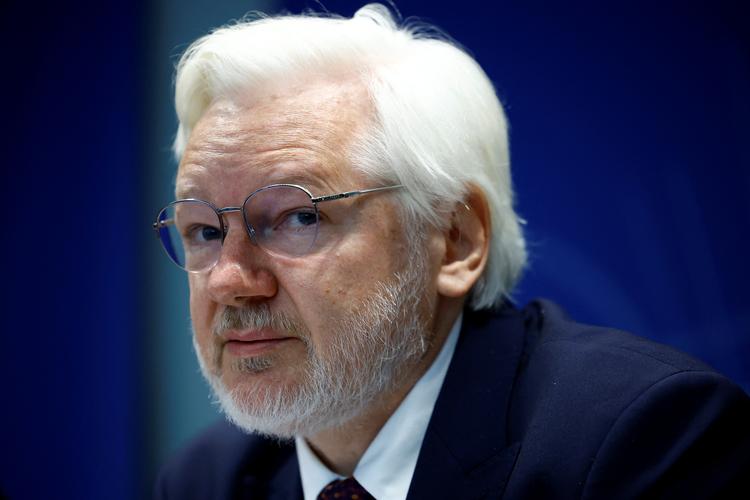 Med tilståelsen har Julian Assange  indgået en aftale med amerikanske myndigheder, som betyder, at fængselsstraffen, som skulle udmåles til ham, svarer til den tid, han allerede har afsonet i fængslet Belmarsh i Storbritannien. Foto: Stephane Mahe/Ritzau Scanpix