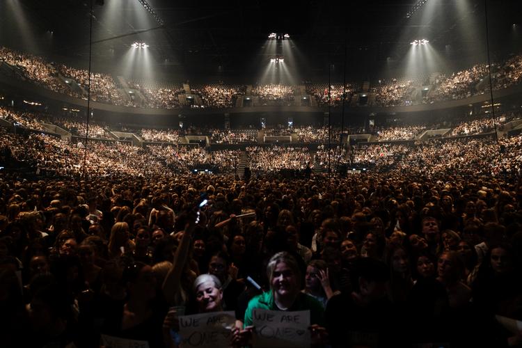 Tætpakket publikum til koncert med sangeren Christopher i Royal Arena i slutningen af september 2024. Arkivfoto Martin Lehmann
