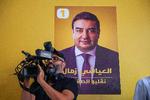 En plakat viser den tunesiske politiker Ayachi Zammel. Foto: Ons Abid/Ritzau Scanpix