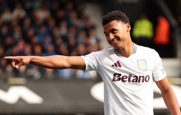 Aston Villas engelske landsholdsangriber Ollie Watkins viser vejen til succes. Onsdag skal han og klubben testes mod den europæiske stormagt Bayern München.   Foto: Chris Radburn/Ritzau Scanpix