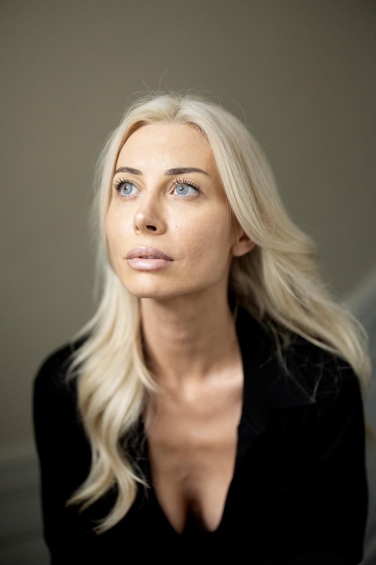 Hvor mange intime detaljer om andres privatliv må man dele? Det er et af de spørgsmål, som har rejst sig, efter at Katherine Diez har udgivet bogen ’I egen barm’. Selv mener hun, at de private detaljer om andre har været nødvendige, for at hun kunne skrive en »ærlig bog«.  Foto: Thomas Borberg