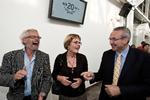 Jørn Henrik Petersen (til venstre)  var TV 2's første bestyrelsesformand. Her ses han til 20-års jubilæum sammen med Samuel Rachlin og sin kone gennem mange år, Birgit Klostergaard Petersen, som han har to børn med. Foto: Ole Frederiksen