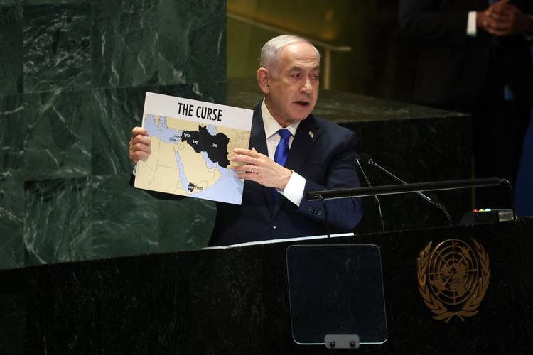 Israels regeringsleder, Benjamin Netanyahu, taler til FN med kort over Irans 'forbandelse' over Mellemøsten.
 Foto: Spencer Platt/Ritzau Scanpix