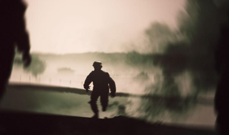 I 'Velkommen til frontlinjen' står soldater og pårørende frem og fortæller om Danmarks deltagelse i krig. 