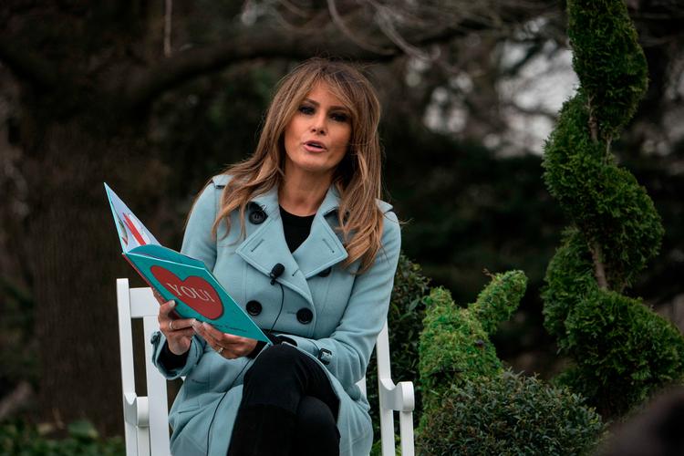Melania Trump har under sin mands valgkamp opholdt sig mest i kulissen. Men nu er hun bogaktuel med bogen 'Melania', der udkommer om en uges tid. Foto: Nicholas Kamm/Ritzau Scanpix