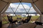 Campingpladser er ikke længere kun for campister. Her er det et foto fra Mariager Camping, hvor der står 'fjordbobler' klar til gæster, der ønsker lidt luksus på campingferien.  Foto: Finn Frandsen