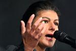 »Skån mig venligst for dobbeltmoral, for hvad så med alle de amerikanske politikere, som de seneste år har udløst mange, mange krige?«, sagde politikeren Sahra Wagenknecht ved fredsdemonstrationen i Berlin. Foto: Ralf Hirschberger/Ritzau Scanpix