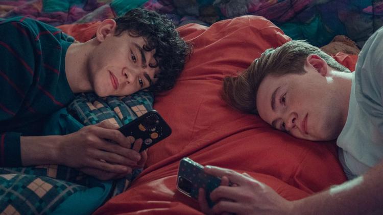 Det er stadig kærlighedshistorien mellem Charlie og NIck, der er i centrum. Og ung kærlighed er ikke nødvendigvis for begyndere.   Foto: Netflix
