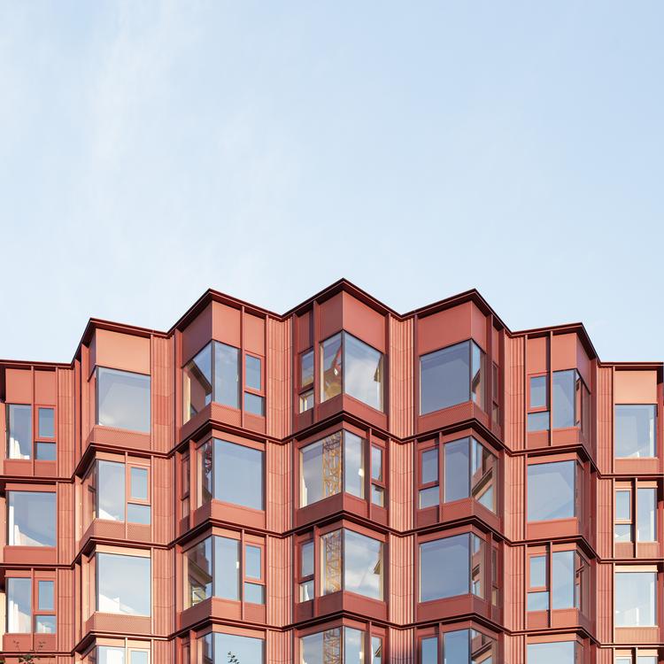 Den takkede facade mod nordvest. Foto: Yulia Kozlova