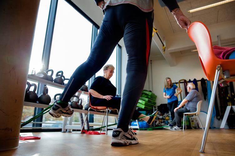 1. oktober indførte Bispebjerg Hospital et nyt ikke-operativt behandlingsforløb til alle med slidgigt i knæ. Senest 1. januar er det indført på alle ortopædkirurgiske afdelinger i Region Hovedstaden. Foto: Finn Frandsen