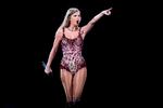 Taylor Swift i Buenos Aires, Argentina, under 'The Eras Tour', der solgte billeter for over én milliard dollars og dermed er den mest indbringende musikturné nogensinde. Foto: Natacha Pisarenko/Ritzau Scanpix
