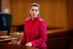 Selvom Mette Frederiksen er trukket i den røde igen, skal ingen forvente, at fremtiden bliver en dans på pensioner. Foto: Jens Dresling