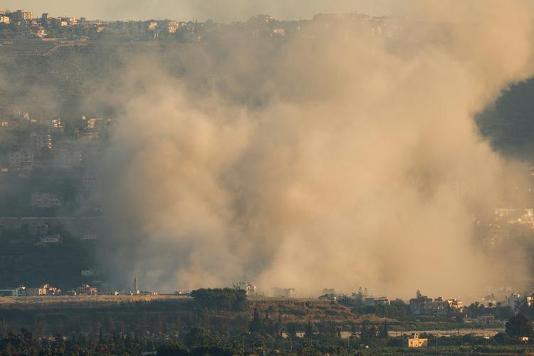 Efter Israels krig i Gaza mod syd har israelsk militær rettet fokus mod Hizbollah i Libanon mod nord. Samtidig er skyggekrigen mod Iran rykket ud i det åbne. Foto: Aziz Taher/Ritzau Scanpix