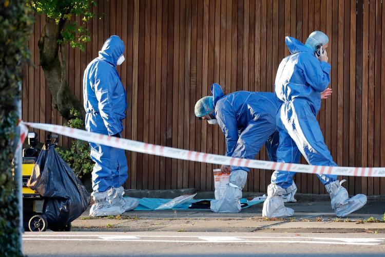 Politiet i aktion ved den Israelske Ambassade i Hellerup efter to bombeeksplosioner.  Foto: Jens Dresling