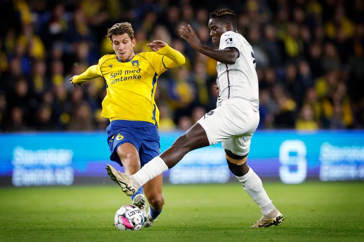 Søndag var Franculino og hans  klubkammerater på udebane i  Brøndby, men i denne uge er FC Midtjyllands spillere spredt for alle vinde. Foto: Jens Dresling