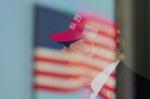 »I Trump«, bemærker Bender, »havde de fundet en mand, hvis uudslukkelige tørst efter kamp opmuntrede dem til at råbe op, ikke kun i politik, men også i deres personlige forhold og på deres arbejdsplads«. Foto: Brendan Mcdermid/Ritzau Scanpix