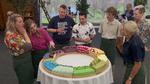 Regnbuekage og samarbejde var på programmet i sæsonpremieren på den store bagedyst.  Foto: Skærmbillede/DR