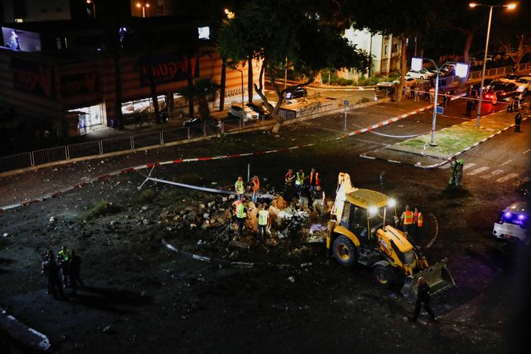 Den israelske by Haifa blev natten til mandag ramt af et missilangreb, der sårede 10 personer.  Foto: Shir Torem/Ritzau Scanpix