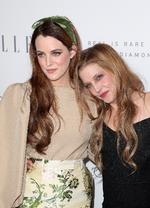 Mor og datter – Riley Keough og Lisa Marie Presley – fotograferet sammen i 2017. Foto: Faye Sadou/mediapunch/Ritzau Scanpix