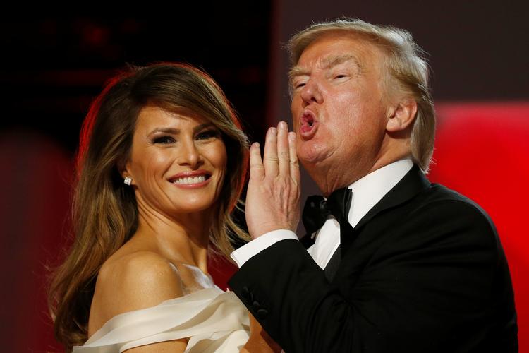 Melania og Donald Trump ved festen efter at han blev indsat som USA's præsident 20. januar 2017. Deres kærlighed er, skriver hun i sin bog, stor og ligeværdig. Foto: Jonathan Ernst/Ritzau Scanpix