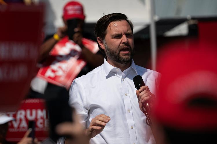 Den republikanske amerikanske vicepræsidentkandidat senator J.D. Vance talte onsdag på Tucson Speedway i Tucson, Arizona Foto: Go Nakamura/Ritzau Scanpix