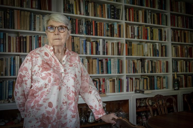  »Jeg er meget nysgerrigt anlagt. Min far sagde ofte, at der skulle stå ’Hun stak sin næse i alt’ på min gravsten«, siger   advokat Kirsten Reimers-Lund, der nu fylder 75.  Foto: Miriam Dalsgaard