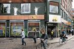 En demonstration på halvårsdagen for Ungdomshusets endeligt efterlod tydelige spor i september 2007. Det gik hårdt ud over McDonald's, der dengang lå på Nørrebros Runddel.   Arkivfoto Lars Krabbe