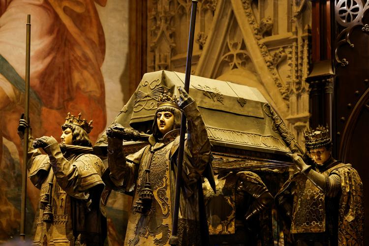 Lørdag blev det slået fast, at det med sikkerhed er Christoffer Columbus’ jordiske rester, der ligger i katedralen i den spanske by Sevilla. Her ses det mausoleum, der pryder kirken. 11. oktober, 2024.

 Foto: Marcelo Del Pozo/Ritzau Scanpix