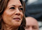 Kamala Harris’ fornavn udtales ’Comma-la’. Og hendes to stedbørn kalder hende ’Momala’, har hun tidligere fortalt i Elle.     Foto: Nathan Howard/Ritzau Scanpix