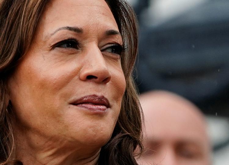 Kamala Harris’ fornavn udtales ’Comma-la’. Og hendes to stedbørn kalder hende ’Momala’, har hun tidligere fortalt i Elle.     Foto: Nathan Howard/Ritzau Scanpix