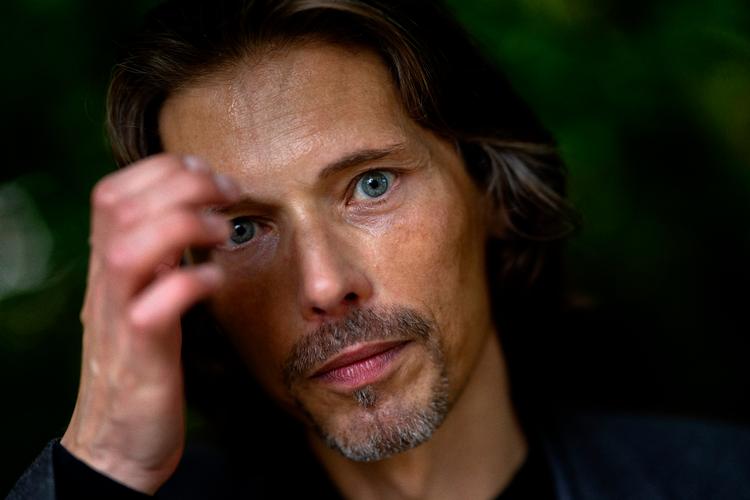 Simon Staho har skrevet en trilogi om holocaust, som han mener savner en plads i dansk litteratur. Foto: Finn Frandsen