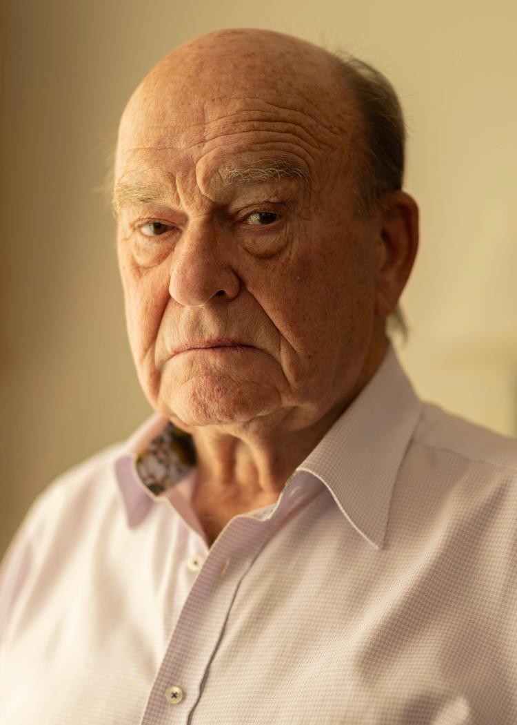 ’Aids-lægen’ Jens Ole Nielsen var også rådgiver for Sundhedsstyrelsen og brugte meget af sin tid på at informere i lokalmiljøer: »Der var et ufatteligt behov for viden«, siger han. 

 Foto: Signe Lægsgaard