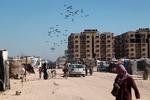 Ud over flyveblade blev der også kastet nødhjlælp ned over Gaza lørdag. Foto: Eyad Baba/Ritzau Scanpix