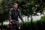  På regnvejrsdage er Morten Sommer særlig glad for, at han har gjort sig sine værdier klart. For så føler han sig stærk, når han cykler i stedet for at køre i bil. Selv når han bliver våd. Foto: Nicolai West