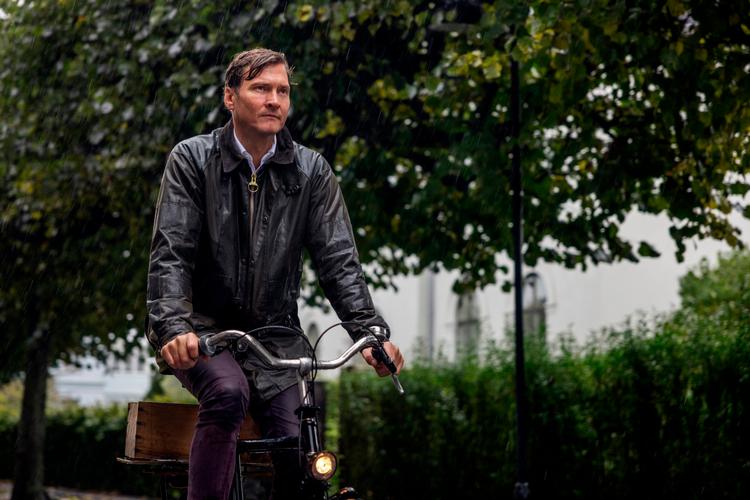  På regnvejrsdage er Morten Sommer særlig glad for, at han har gjort sig sine værdier klart. For så føler han sig stærk, når han cykler i stedet for at køre i bil. Selv når han bliver våd. Foto: Nicolai West